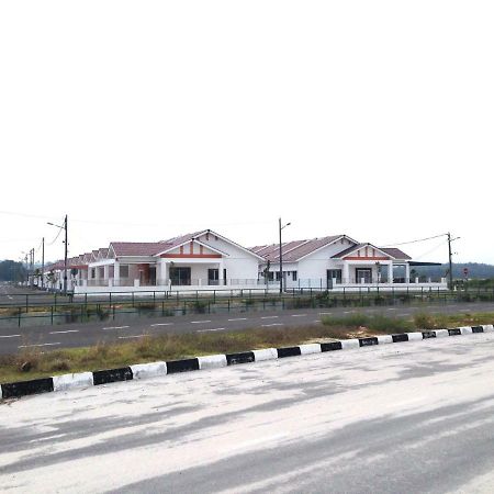 Nuha Homestay Сери-Искандар Экстерьер фото